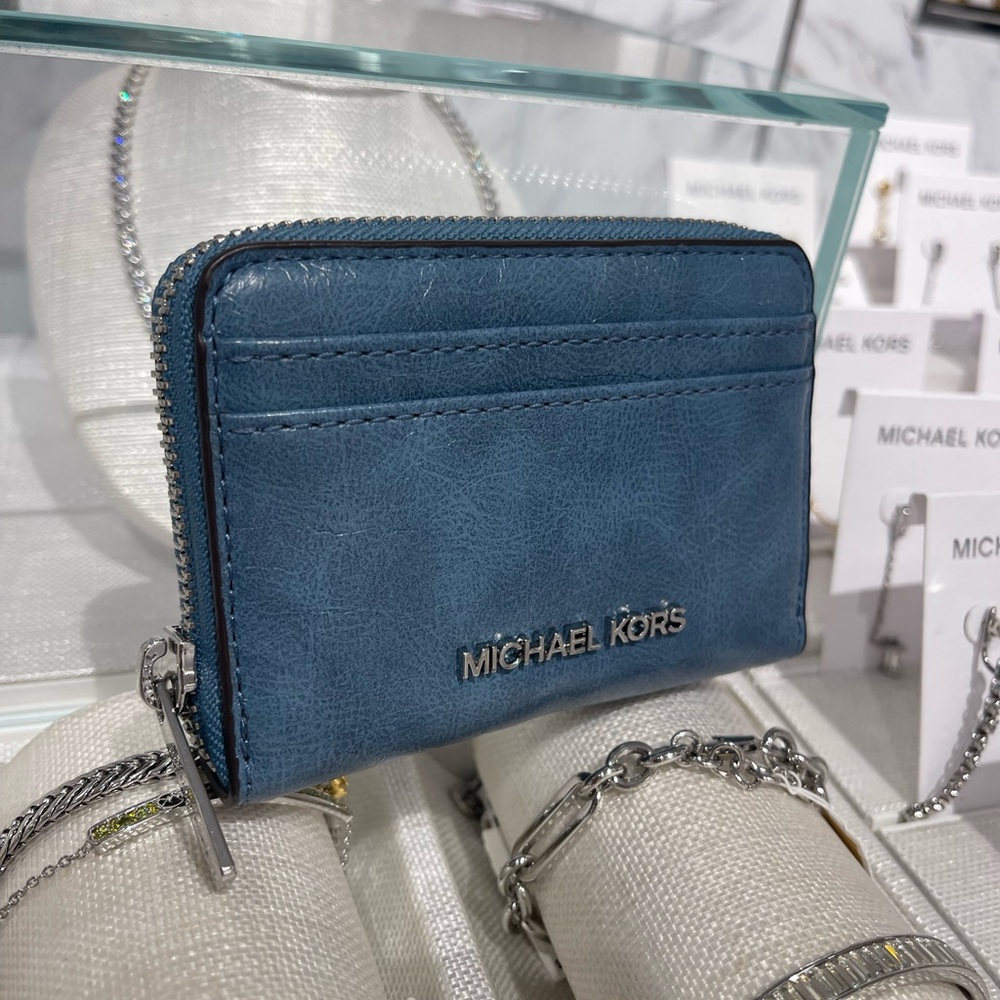 MICHAEL KORS Jet Set Medium Distressed Zip Around Card Case
Cornflower
NWT - Picture 2 of 16